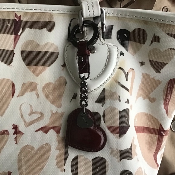 Burberry Hearts Pattern Tote - Picture 6 of 9